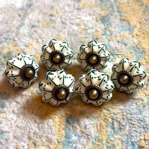 Dresser/Cabinet Knob Set of 6